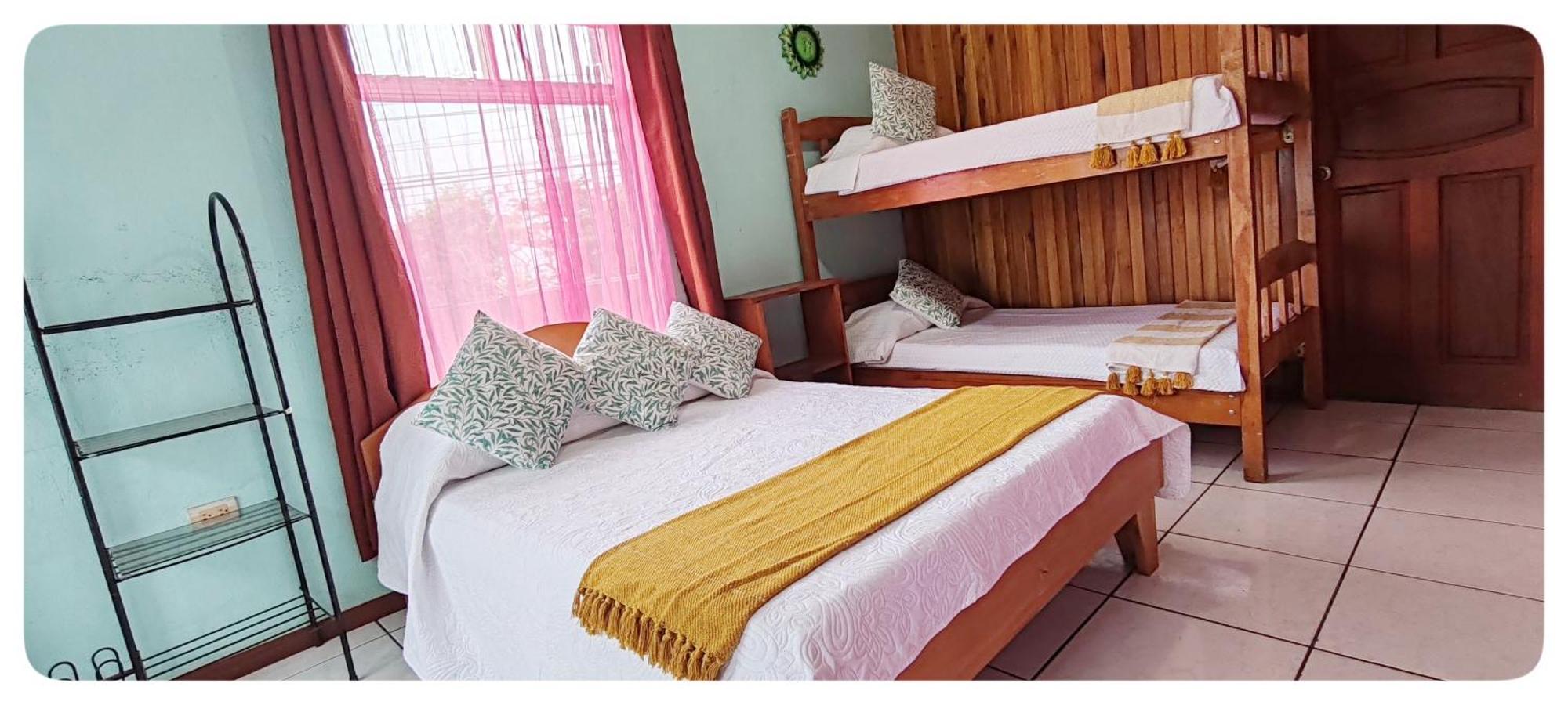Hotel & Hostel Sloth Backpackers Монте-Верде Экстерьер фото