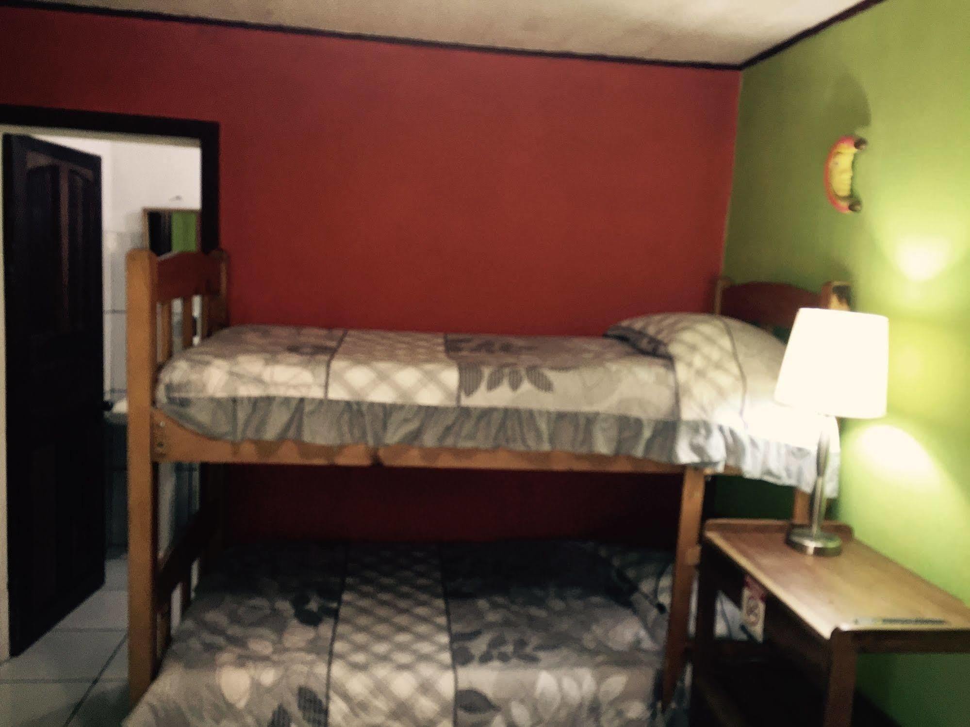Hotel & Hostel Sloth Backpackers Монте-Верде Экстерьер фото