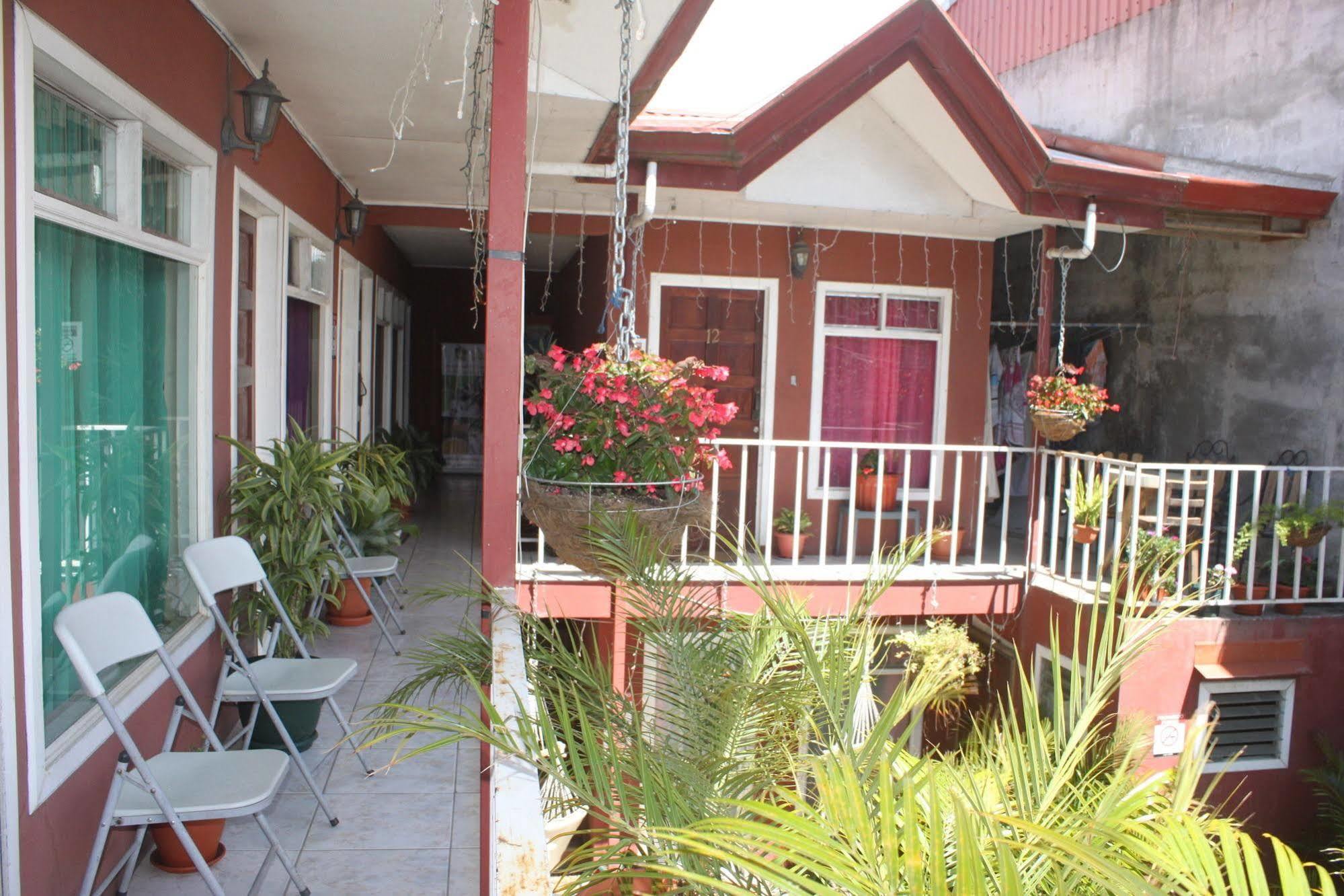 Hotel & Hostel Sloth Backpackers Монте-Верде Экстерьер фото