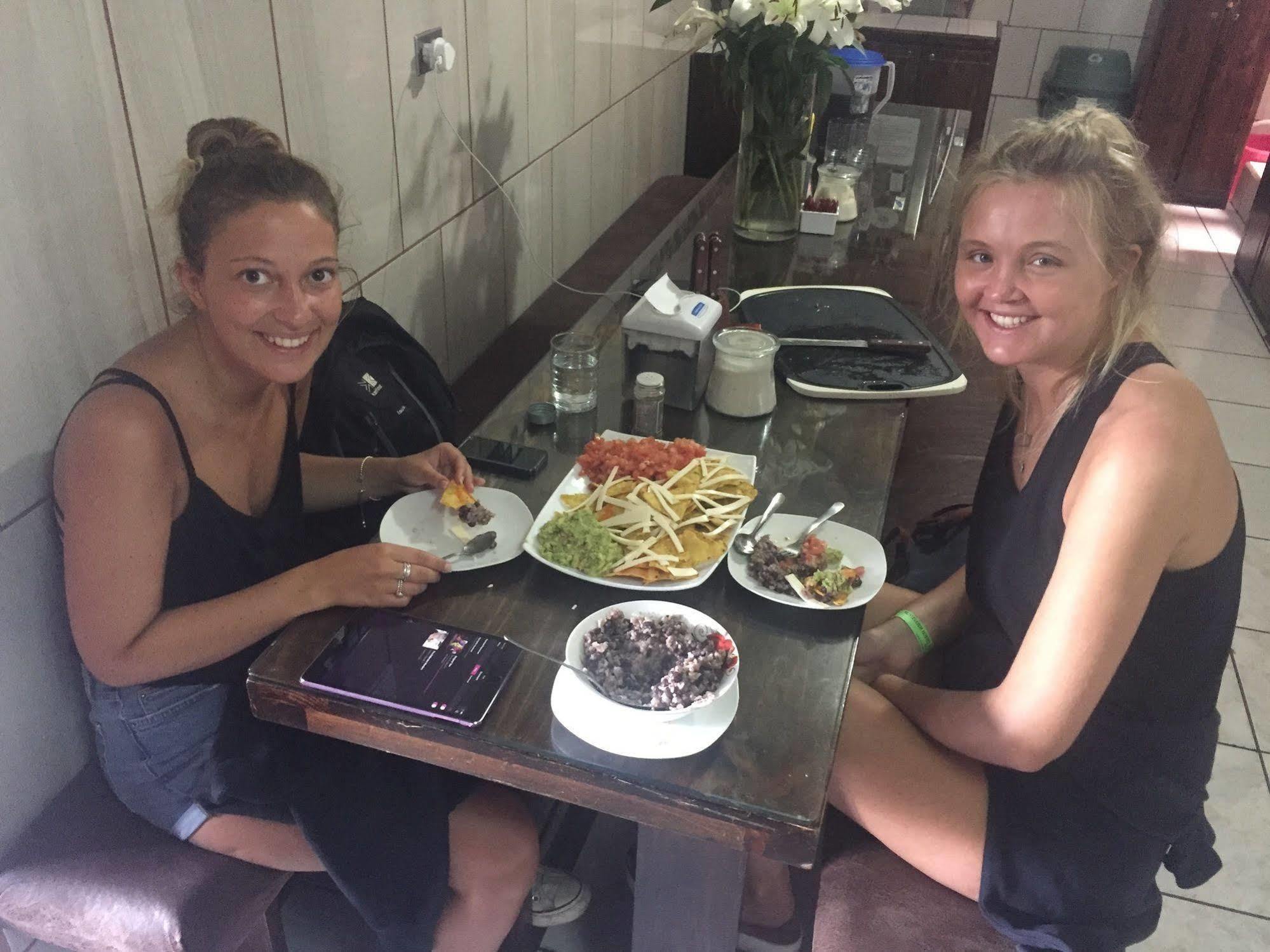 Hotel & Hostel Sloth Backpackers Монте-Верде Экстерьер фото